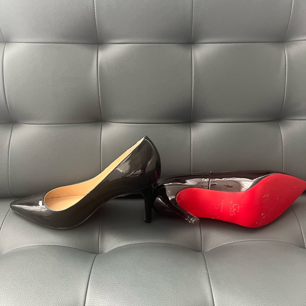 Red sole heels.. black patten leather